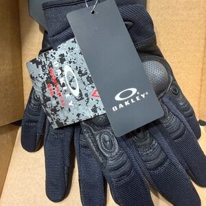 *NEW w/ Tags* OAKLEY Factory Pilot 2.0 Glove | Black